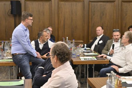 Das Erkennen und Einordnen von Repliken und Nachbauten, Alexander Ulrich und Sebastian Hoffmann Das Erkennen und Einordnen von Repliken und Nachbauten, Alexander Ulrich und Sebastian Hoffmann
